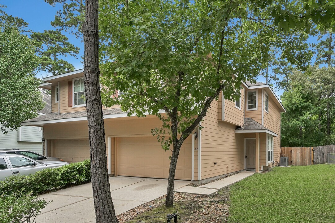 122 S Camellia Grove Cir in The Woodlands, TX - Foto de edificio