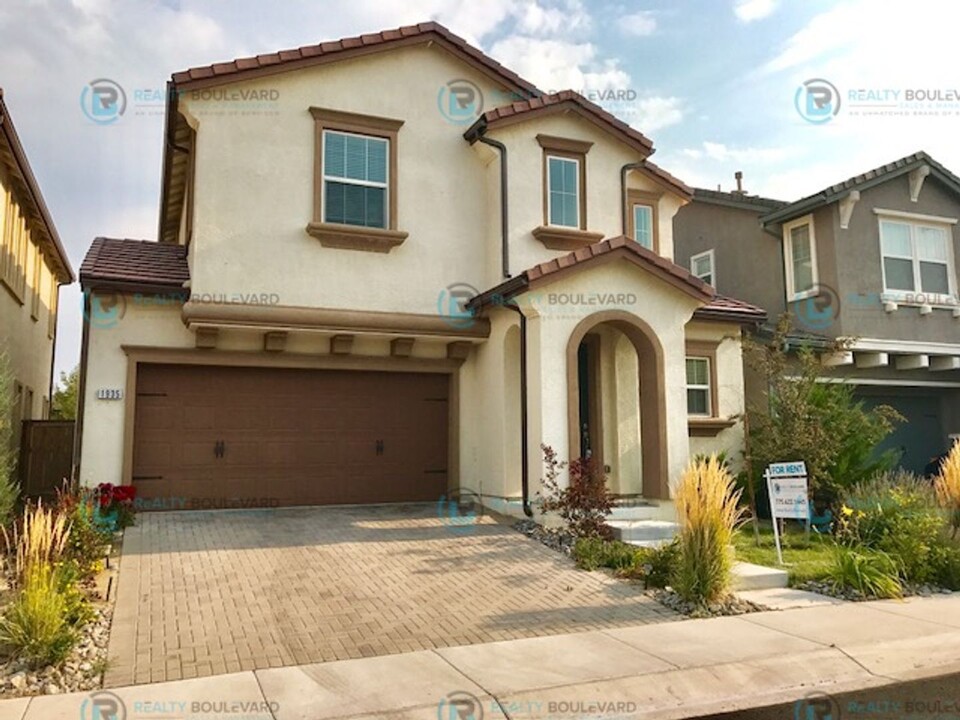 1935 Half Dome Dr in Reno, NV - Building Photo