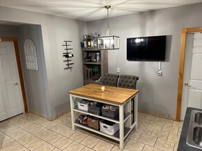 204 South St, Unit 1 in Glens Falls, NY - Foto de edificio - Building Photo