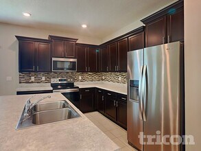 5477 Preston Bentley Dr in Jacksonville, FL - Foto de edificio - Building Photo