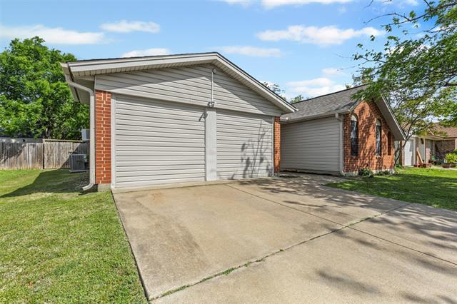1420 Laurel Ln in Cleburne, TX - Building Photo - Building Photo