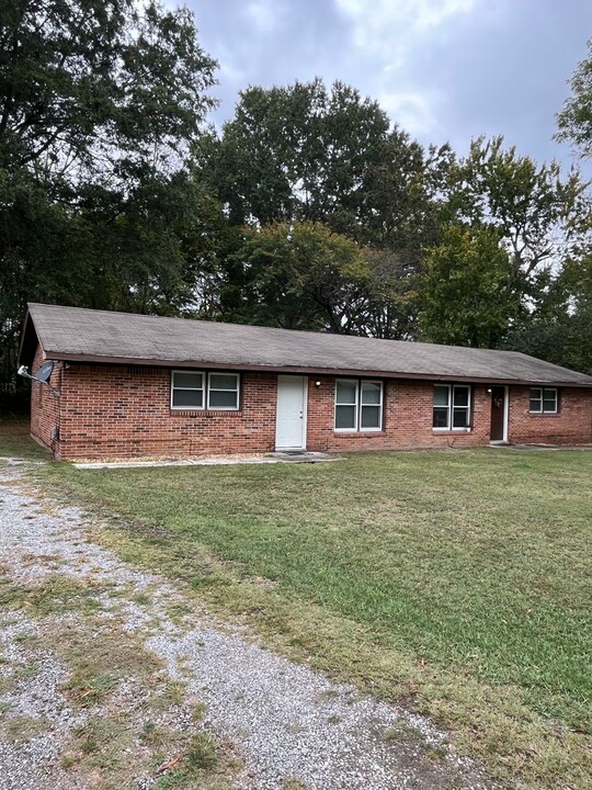 1003 E Lauderdale St in Tullahoma, TN - Building Photo