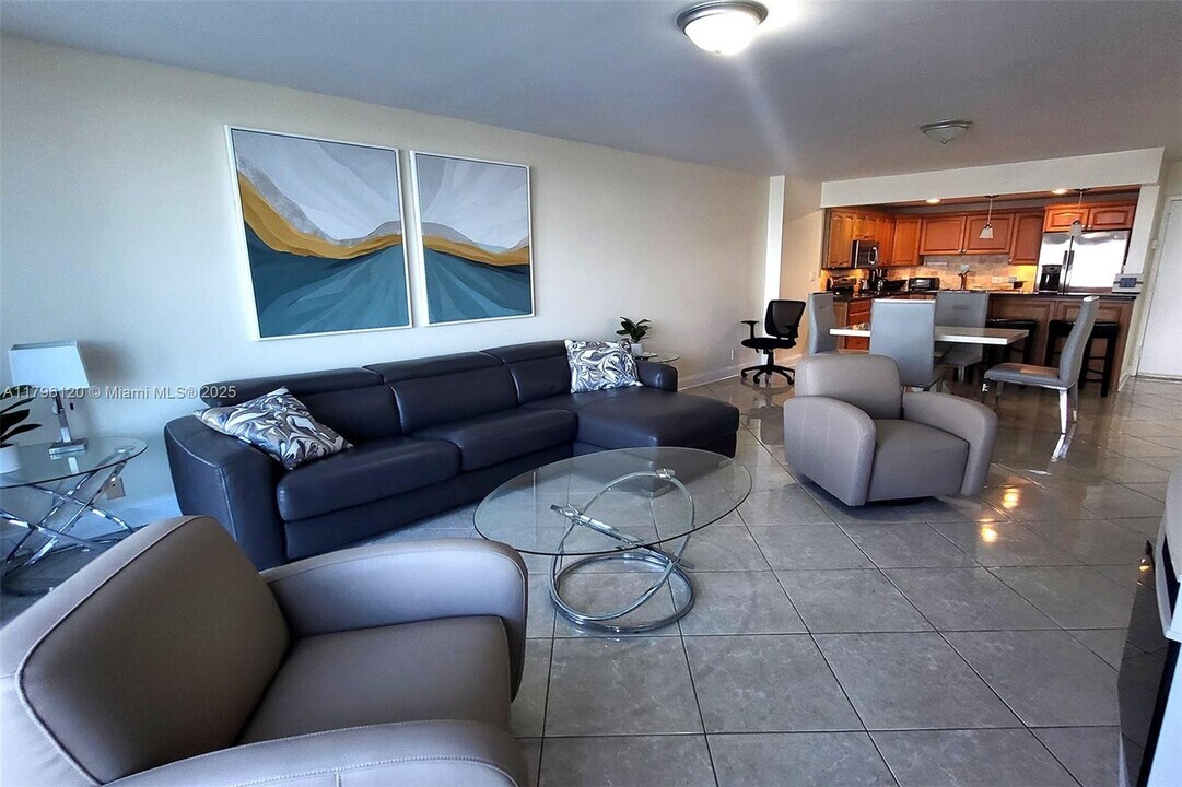 2101 S Ocean Dr in Hollywood, FL - Foto de edificio