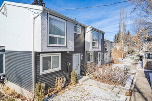 11407 Braniff Rd SW in Calgary, AB - Building Photo