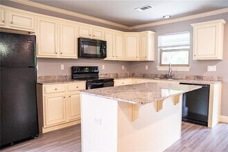 4131 W Sardinia Way in Fayetteville, AR - Foto de edificio - Building Photo