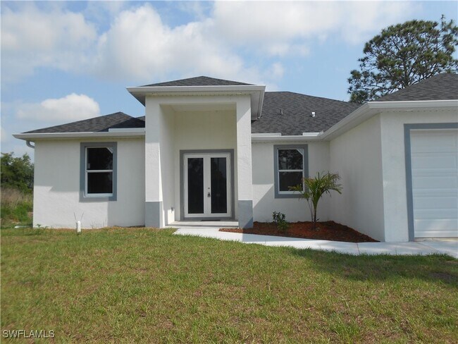 1145 Antonio St E in Lehigh Acres, FL - Building Photo - Building Photo