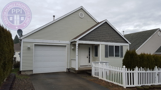 39314 Cascadia Village Dr in Sandy, OR - Building Photo