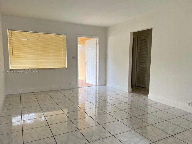 4340 NW 21st Ave-Unit -2 in Fort Lauderdale, FL - Building Photo - Building Photo