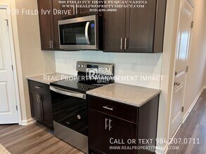 928 Field Ivy Dr in Fuquay Varina, NC - Building Photo - Building Photo