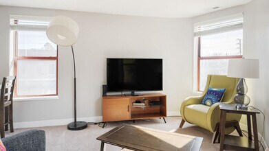 615 N East St in Indianapolis, IN - Foto de edificio - Building Photo