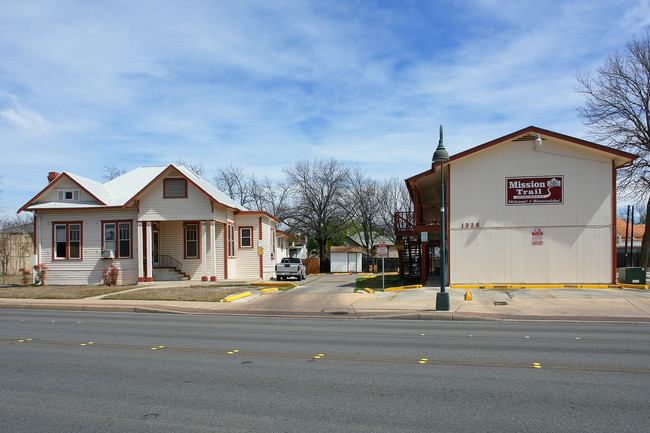 Mission Trails Apartments in San Antonio, TX - Building Photo - Building Photo