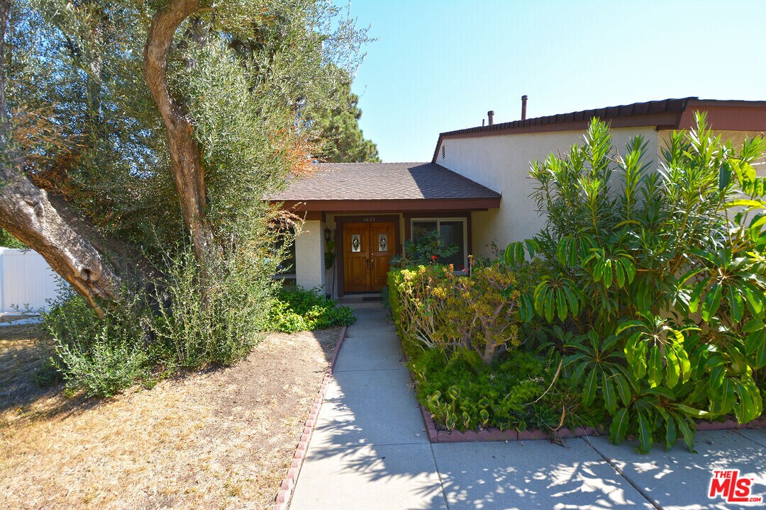 3025 Morningside Dr in Thousand Oaks, CA - Building Photo