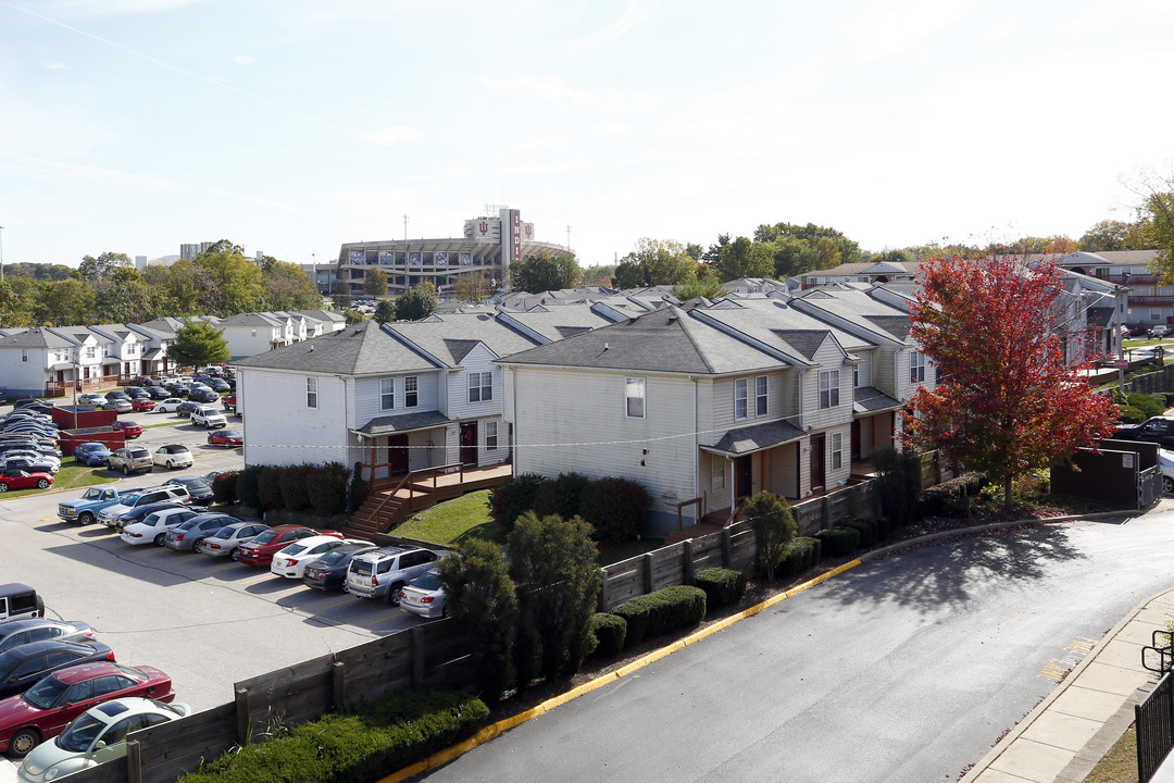 Stadium Crossing (Varsity Properties) in Bloomington, IN - Building Photo