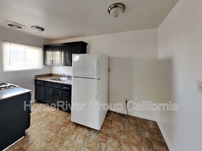 590 Las Palmas Ave in Sacramento, CA - Building Photo - Building Photo