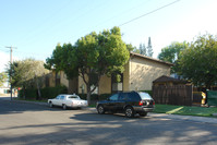 Dealynn Corners in Sacramento, CA - Foto de edificio - Building Photo