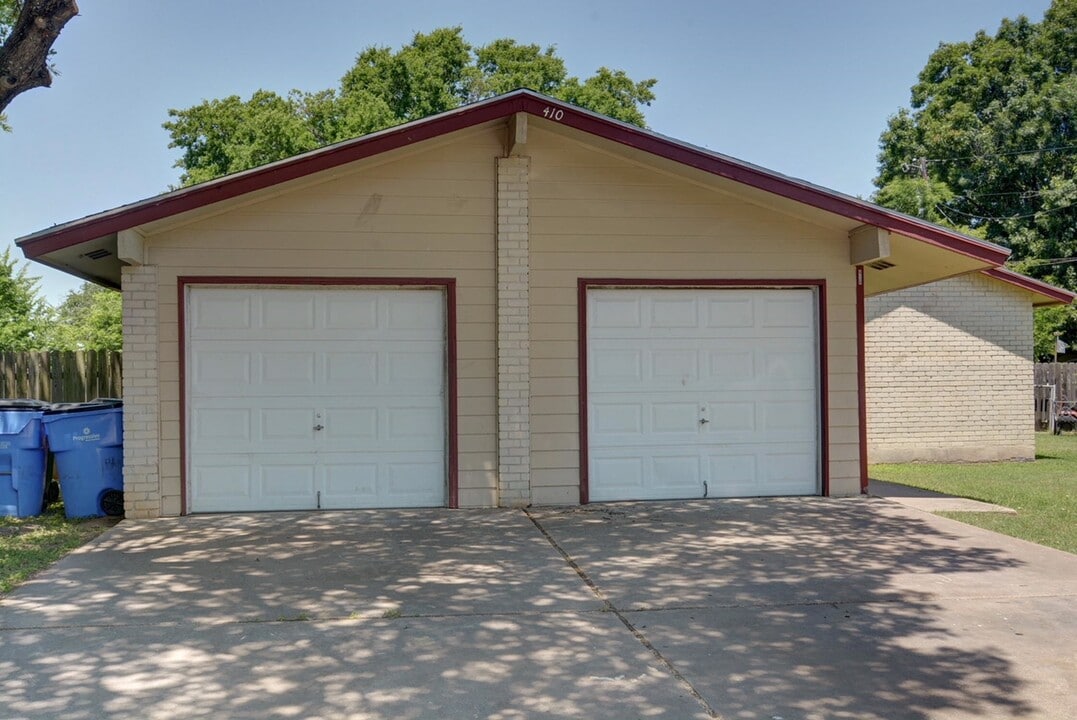 410 Vista W Ct, Unit B in Bastrop, TX - Building Photo