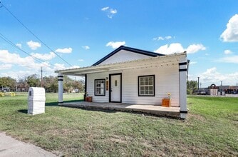 1106 N Border St in Cleburne, TX - Foto de edificio - Building Photo