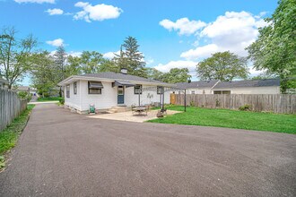 1107 Campbell Ave in Wheaton, IL - Building Photo - Building Photo
