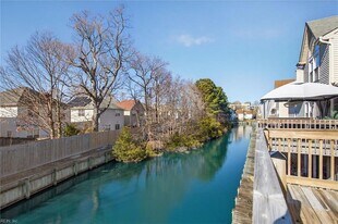 901 Gas Light Ln in Virginia Beach, VA - Building Photo