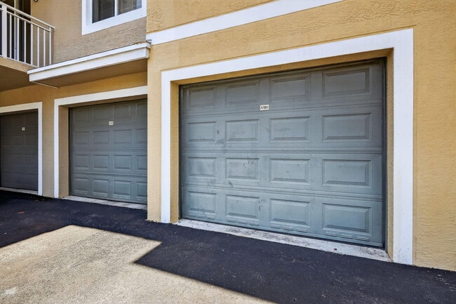 6450 Emerald Dunes Dr in West Palm Beach, FL - Building Photo - Building Photo