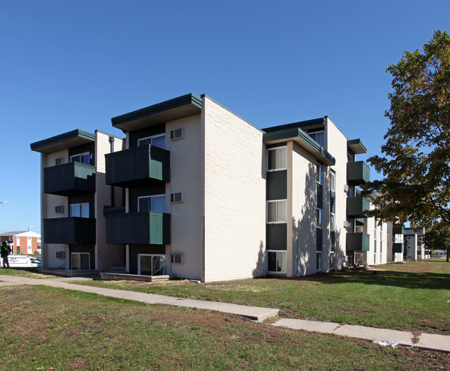 Parkview Terrace Apartments in Mishawaka, IN - Building Photo - Building Photo