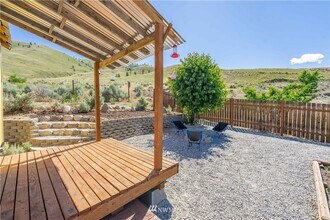 332 E Prospect St in Chelan, WA - Building Photo - Building Photo