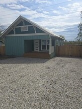 608 E Pecan St in Taylor, TX - Building Photo - Building Photo