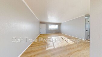 5600 Bancroft Ave in Oakland, CA - Building Photo