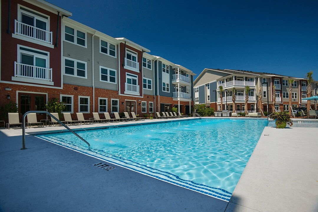 Parkside at the Highlands Apartments in Savannah, GA - Building Photo