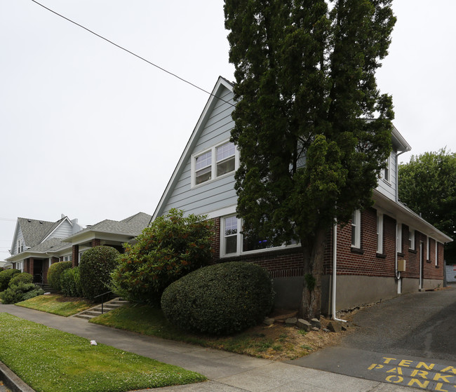 Burrell Court in Portland, OR - Foto de edificio - Building Photo