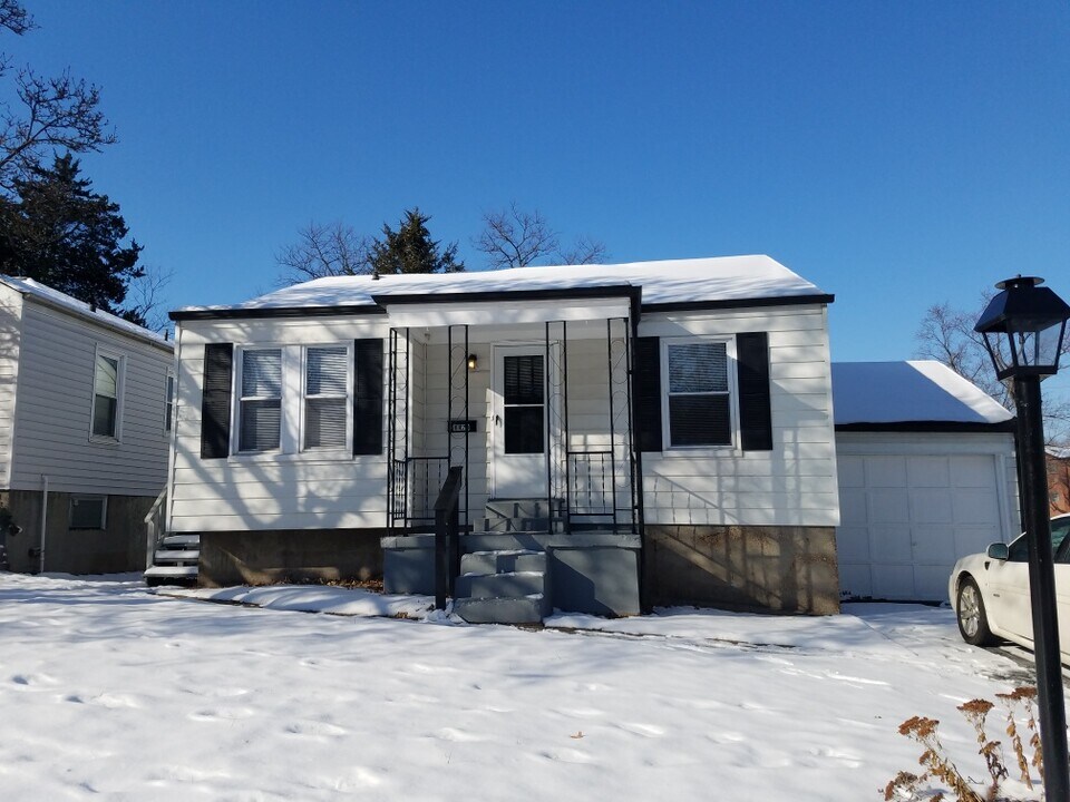 8829 Wiedle Pl in Jennings, MO - Building Photo