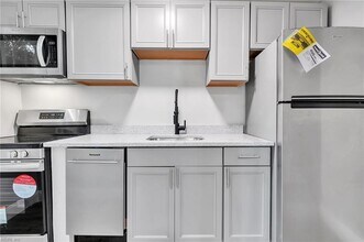 3945 Omohundro Ave, Unit Apartment C in Norfolk, VA - Foto de edificio - Building Photo