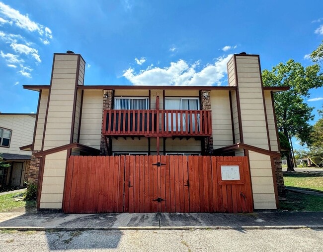 3002 Chaucer Dr