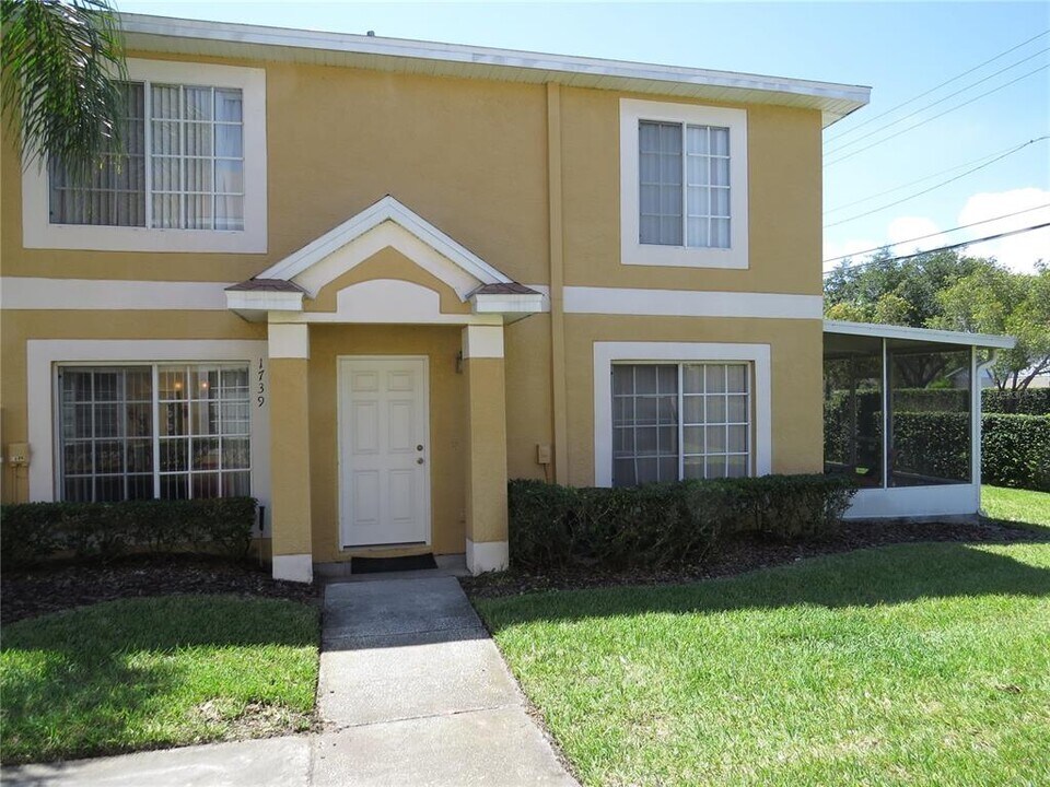 1739 Fluorshire Dr in Brandon, FL - Building Photo
