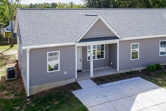 606-606 E Pine Ave in Wake Forest, NC - Building Photo - Building Photo