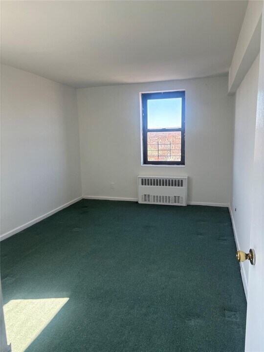 143 Bruce Ave in Yonkers, NY - Building Photo