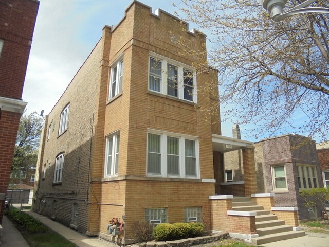 3324 N Central Park Ave in Chicago, IL - Building Photo