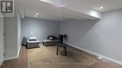 669 Zermatt Dr in Waterloo, ON - Building Photo - Building Photo