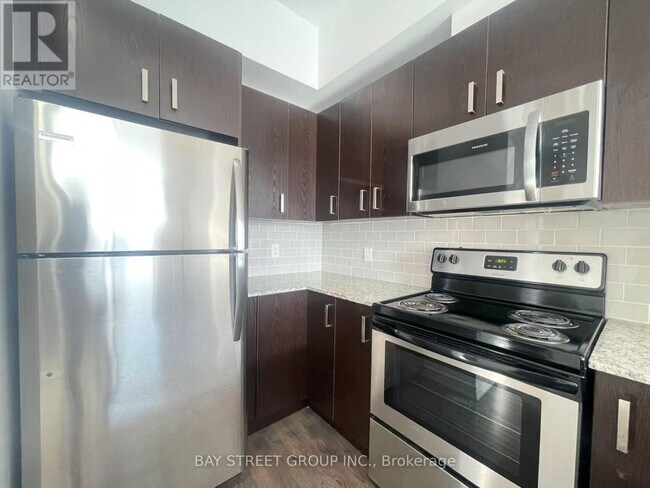 11611 Yonge St in Richmond Hill, ON - Building Photo - Building Photo