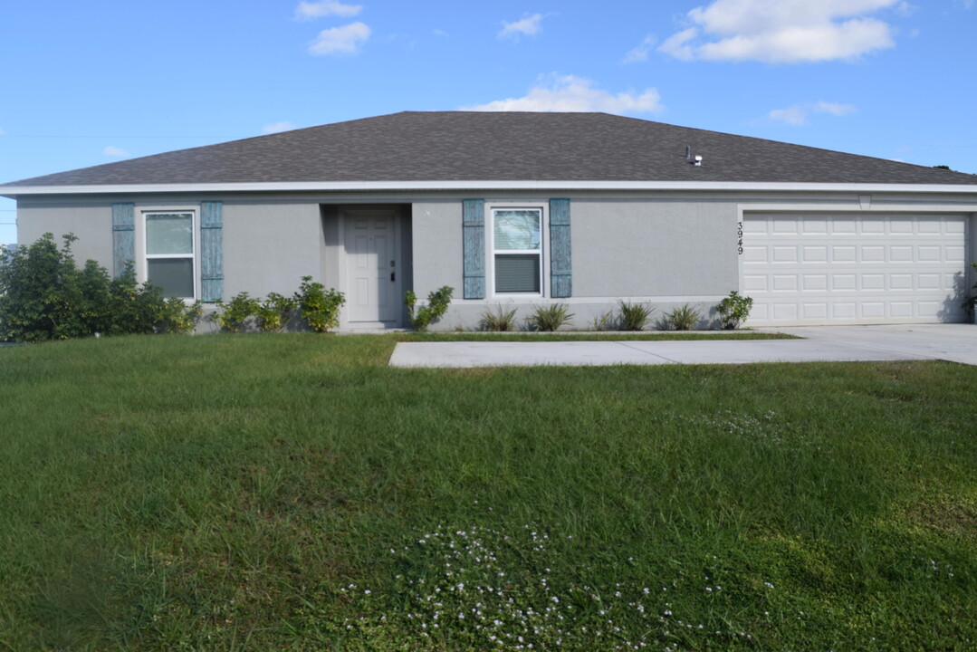 3949 SW Savona Blvd in Port St. Lucie, FL - Building Photo