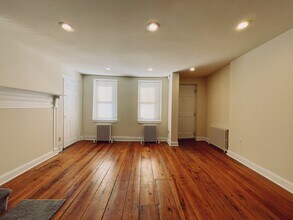 126 Grape St in Philadelphia, PA - Building Photo - Building Photo
