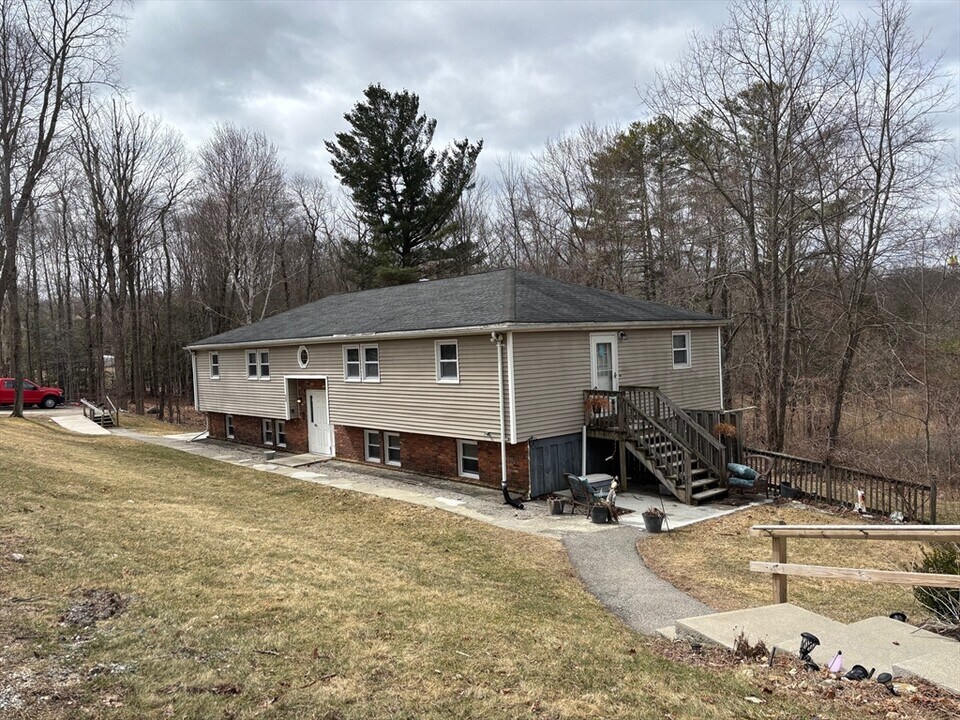 89 Northside Rd in Charlton, MA - Building Photo