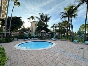 19501 W Country Club Dr, Unit 1712 in Aventura, FL - Building Photo - Building Photo