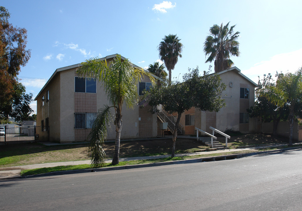 138-140 E Park Ave in San Ysidro, CA - Building Photo