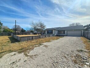 513 Oakdale Dr in Corpus Christi, TX - Building Photo - Building Photo