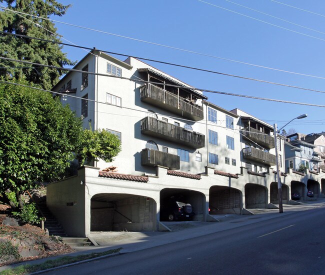 Hacienda in Seattle, WA - Foto de edificio - Building Photo