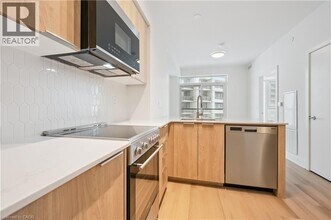 25 Wellington St S in Kitchener, ON - Building Photo - Building Photo