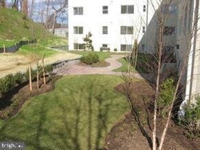 1521 27th St SE, Unit 406 in Washington, DC - Foto de edificio - Building Photo