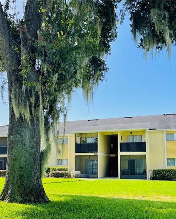 942 Lake Destiny Rd in Altamonte Springs, FL - Building Photo