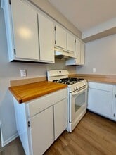 300 Clark St in Saline, MI - Foto de edificio - Building Photo